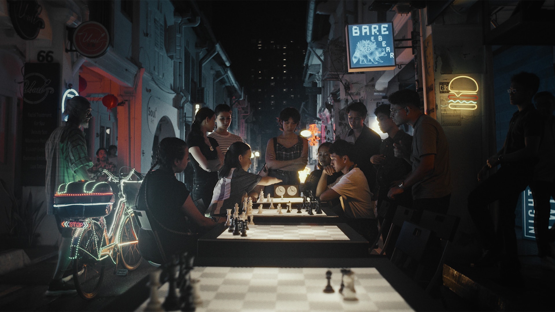 向頂尖棋手保羅·莫菲在 1858 年進行史上最著名的棋局致敬。