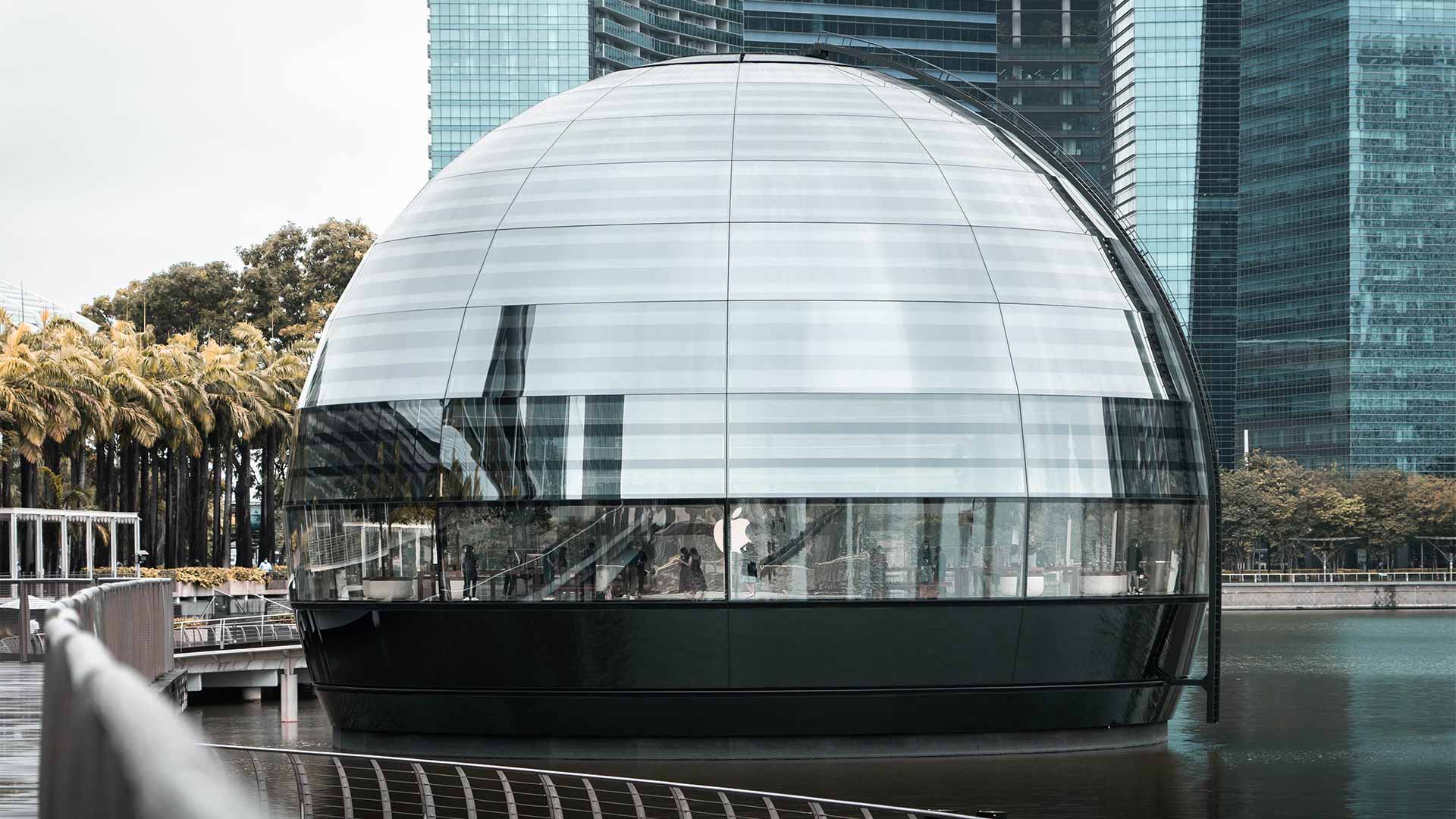 水上 Apple 與 Louis Vuitton 精品店，是新加坡首屈一指的 IG 打卡勝地