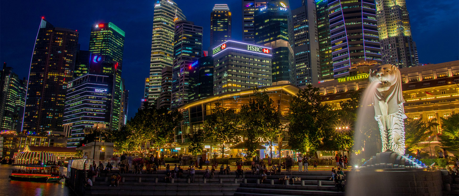 新加坡濱海灣與經典魚尾獅的璀璨夜景