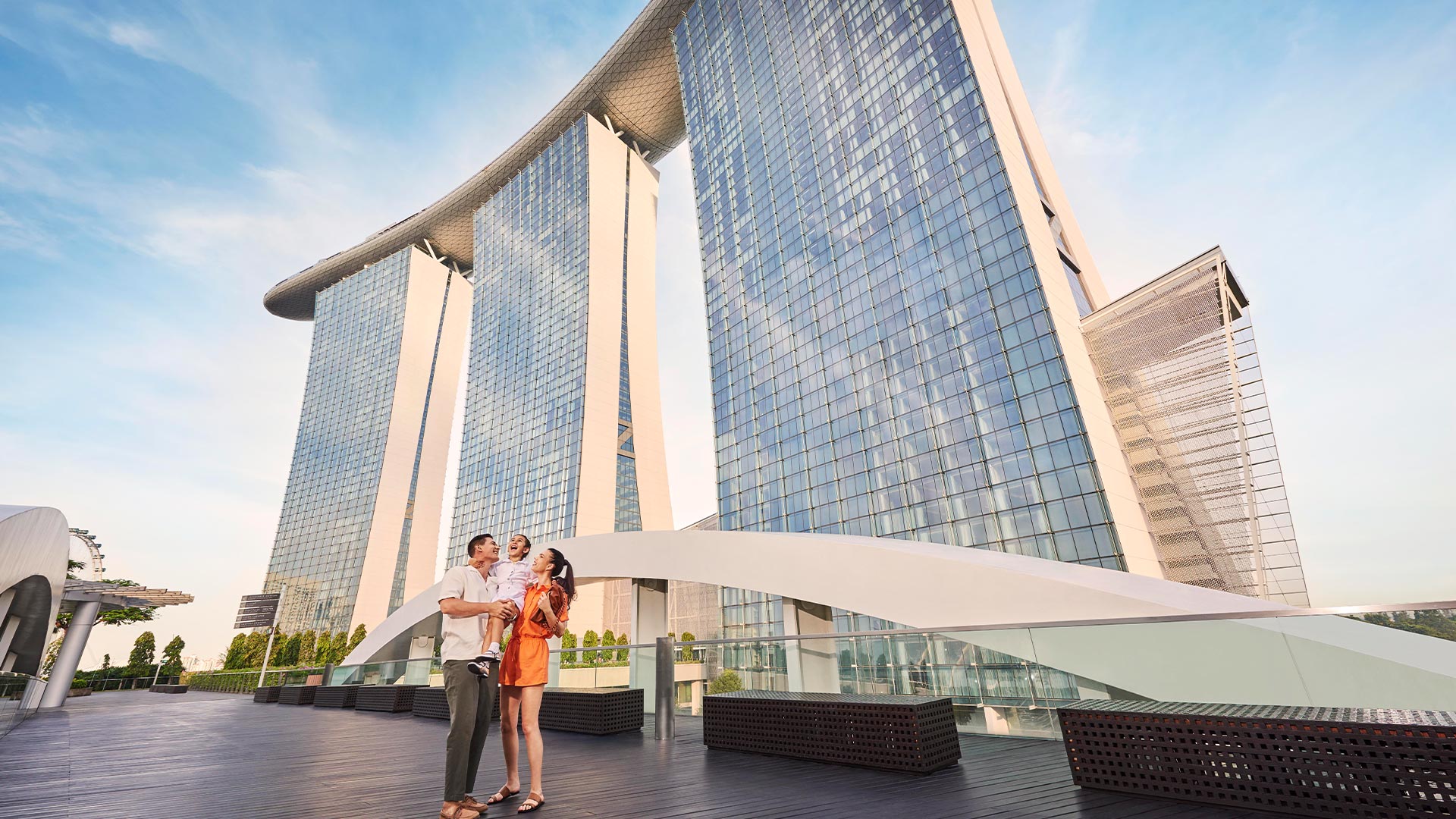 一家人在新加坡濱海灣金沙的佳選親子酒店享受美好時光