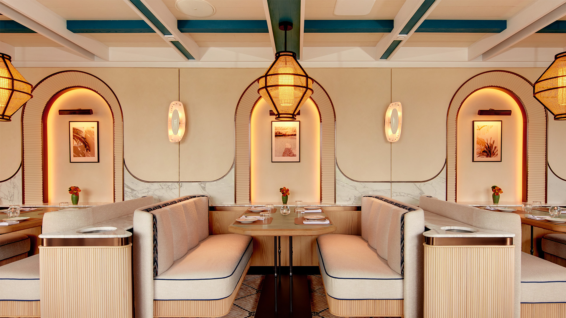 入選新加坡米其林指南的 Maison Boulud 餐廳用餐區