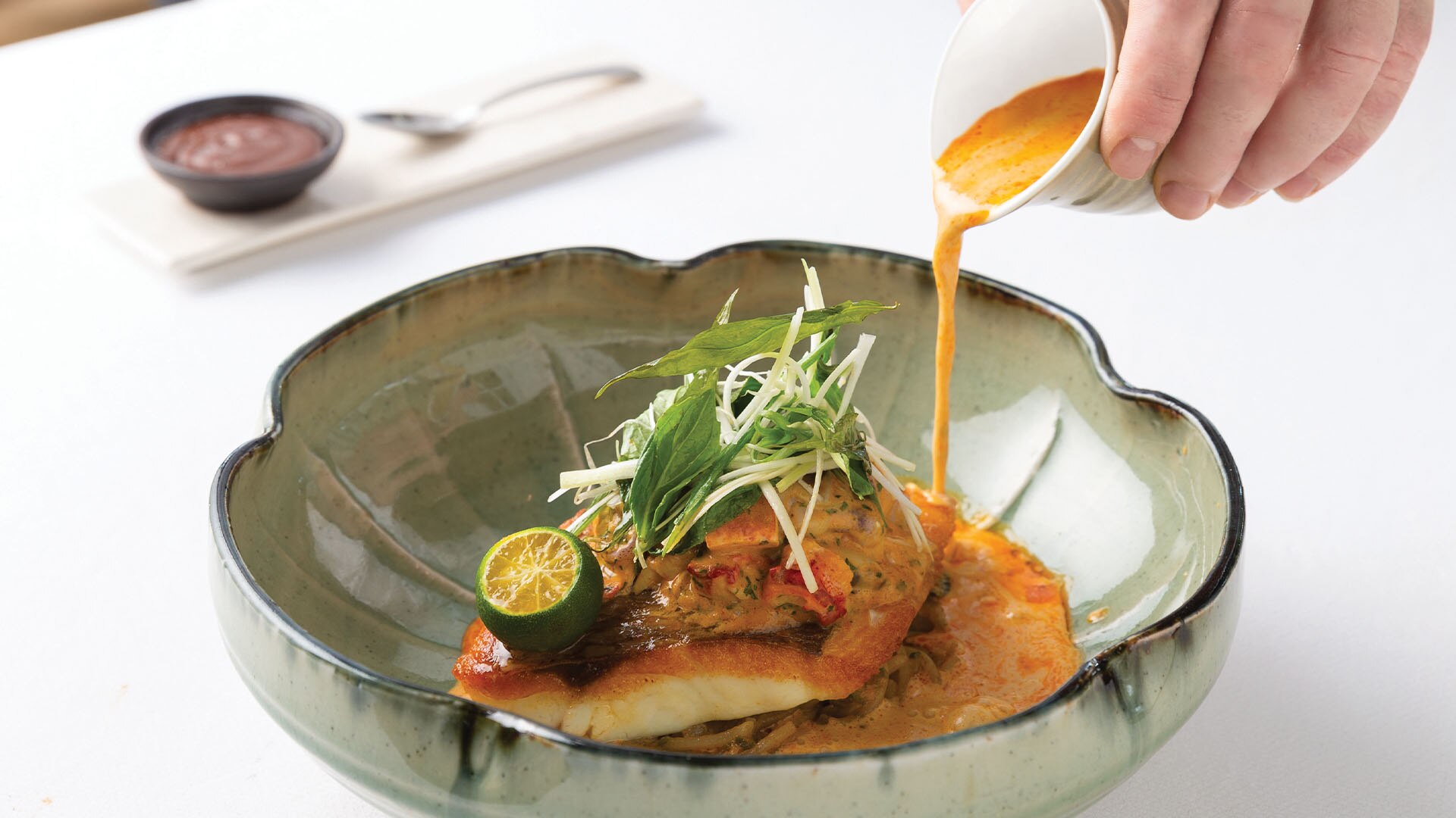 新加坡米其林指南餐廳 Spago 的 Sea Bream " Laksa "