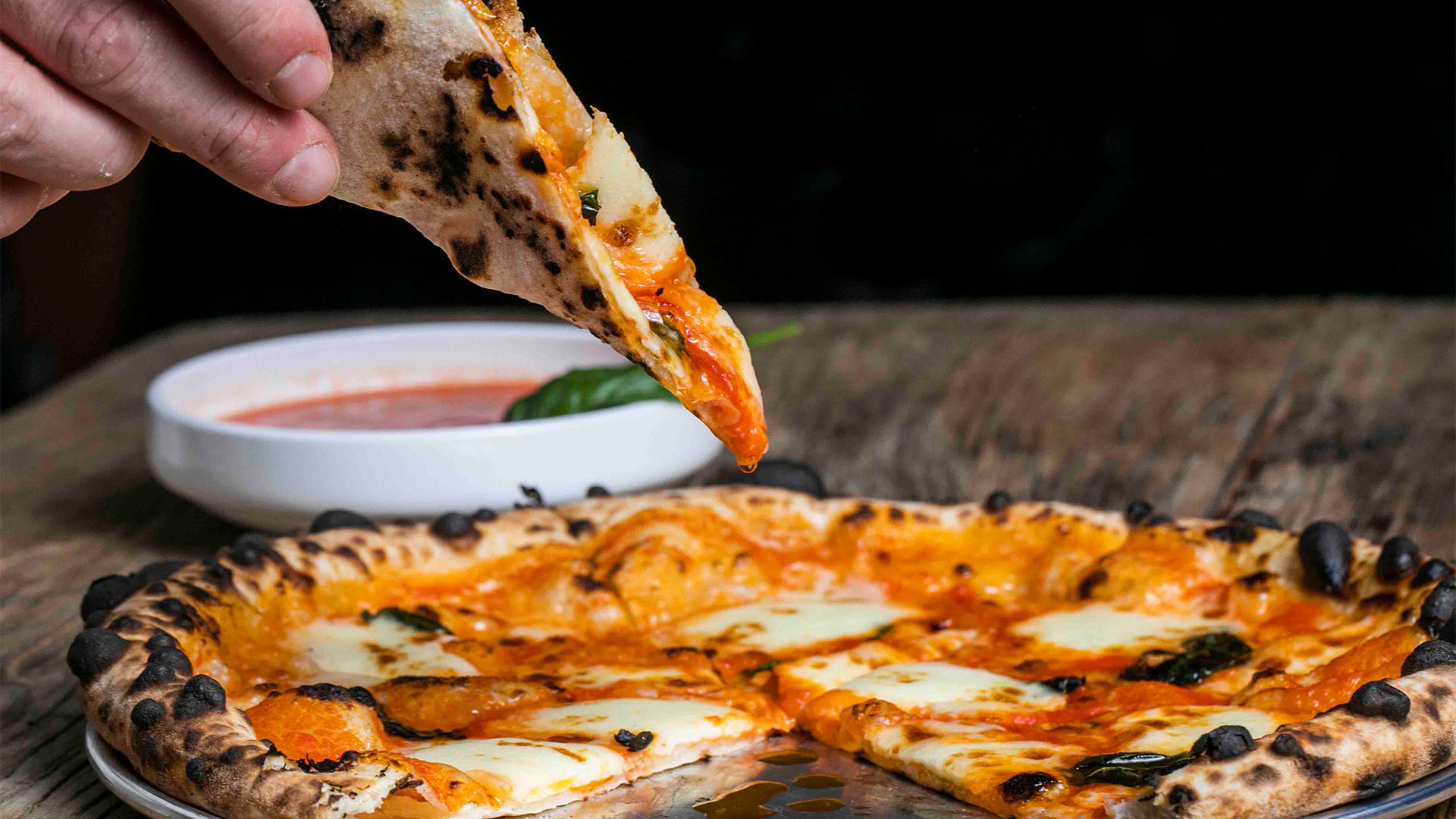 出自新加坡西式與義式休閒餐飲餐廳 Roberta's Pizza 的披薩