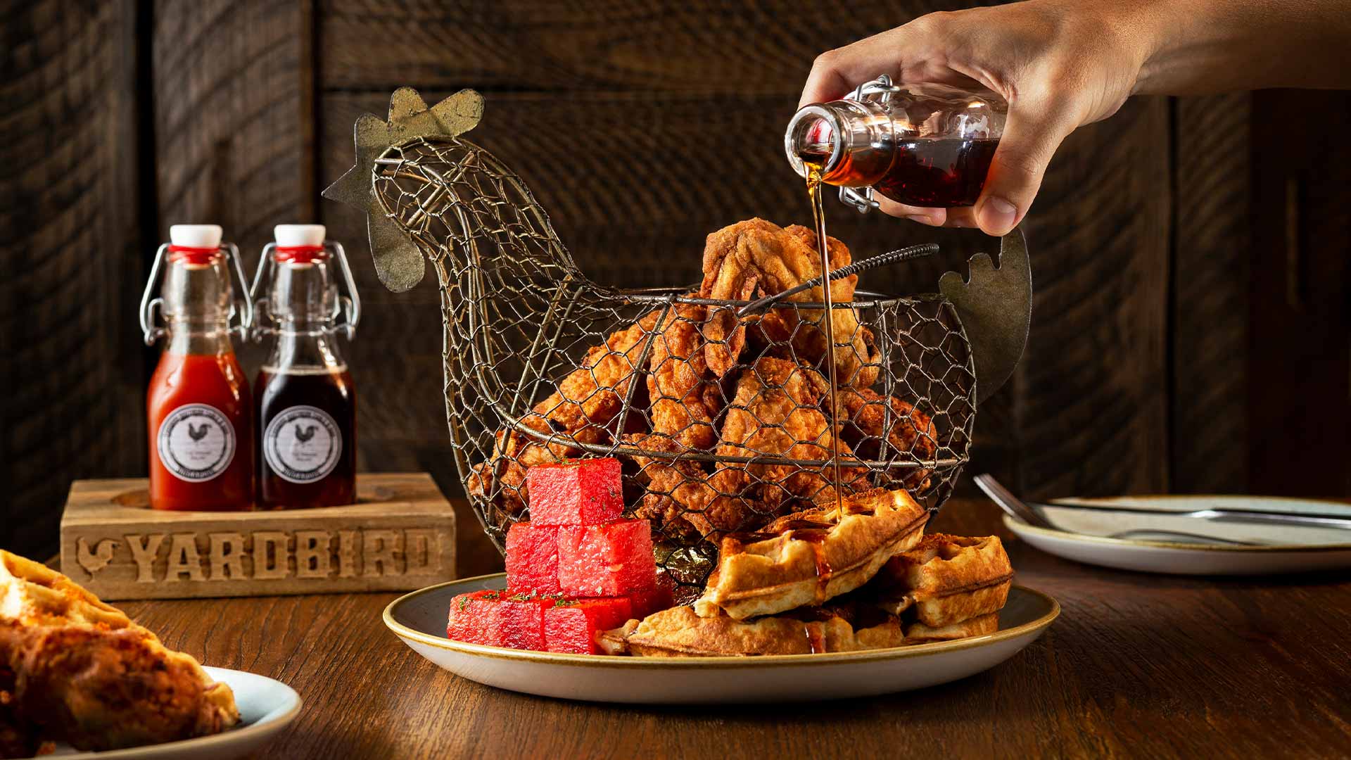 來自新加坡休閒餐飲西餐廳 Yardbird 的 Chicken and Waffles