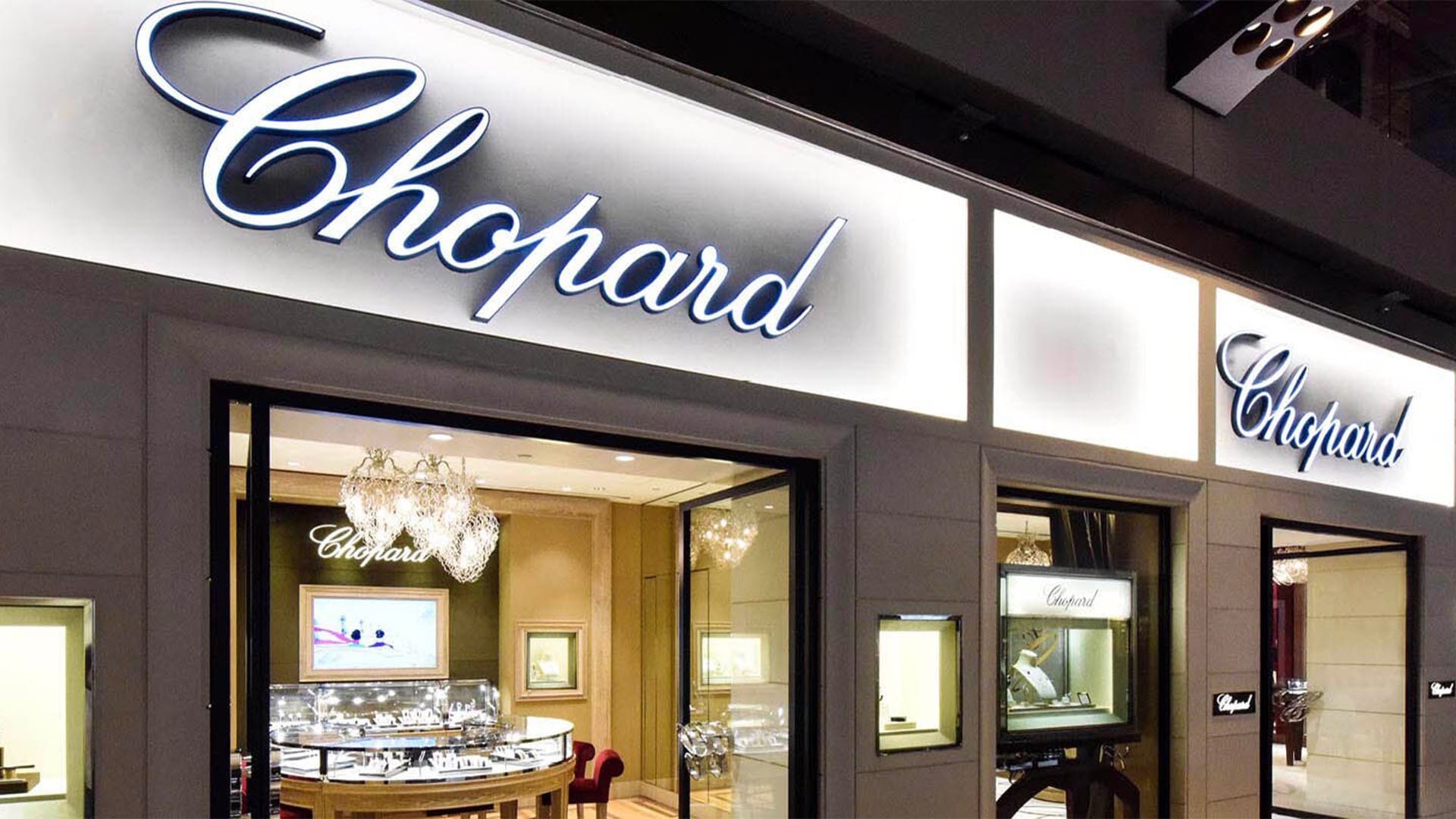 新加坡奢華珠寶品牌 Chopard 的鑲鑽項鍊墜飾
