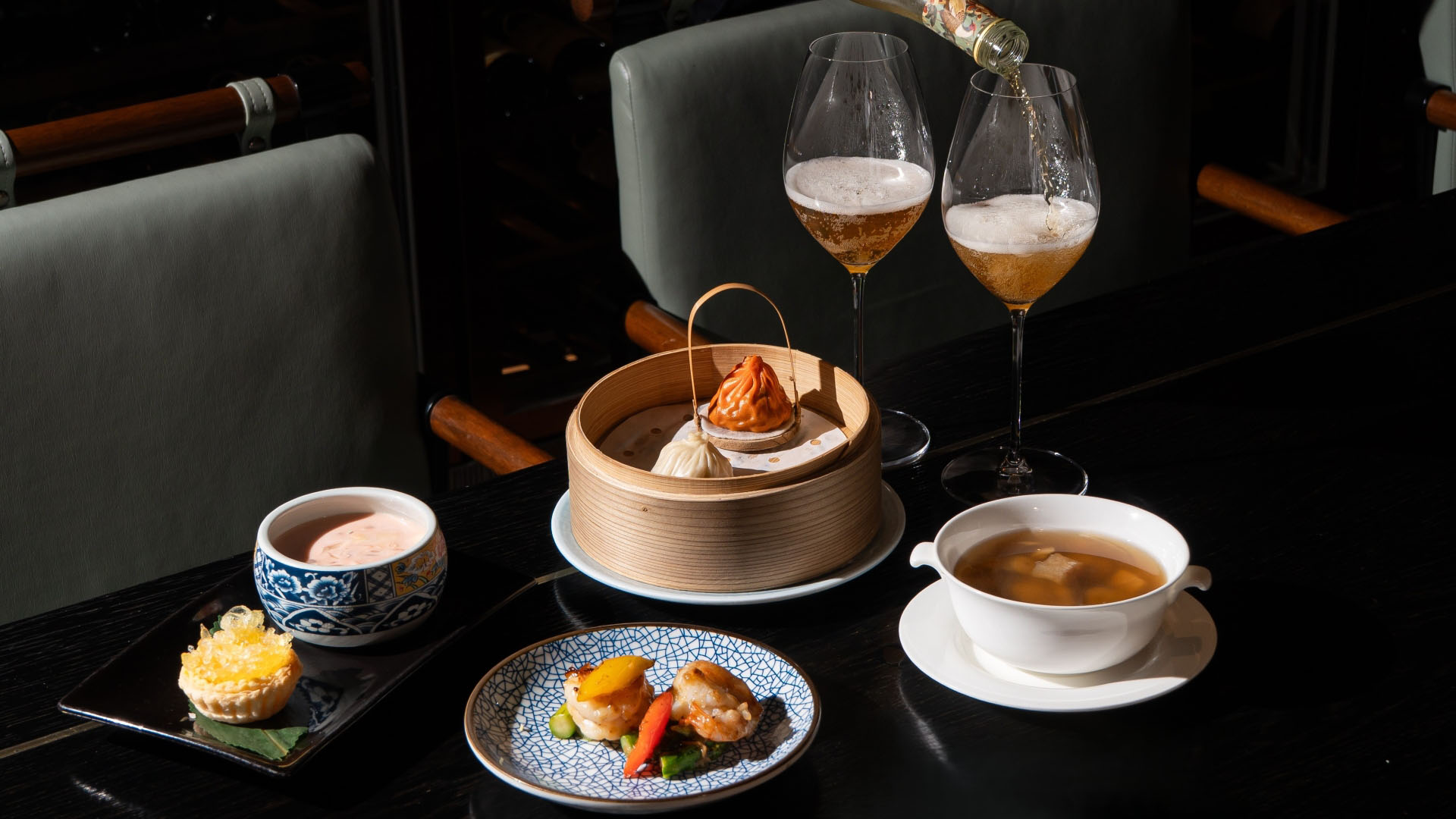 蘋果木煙燻伊比利亞梅花豬肉，是卅二公館（Mott 32）父親節晚餐中將令父親印象深刻的熱門菜品。