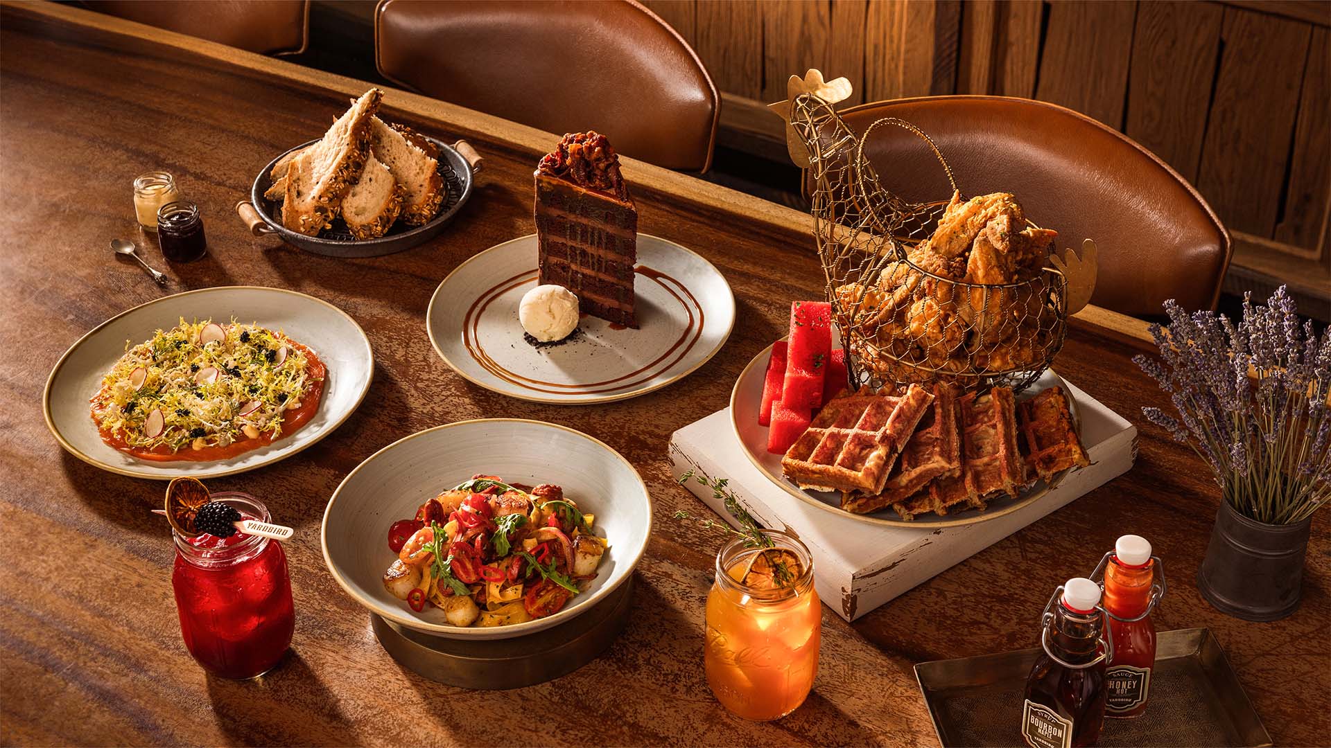 在 Yardbird 享用炸雞和其他西式美食，慶祝 2026 年父親節晚宴