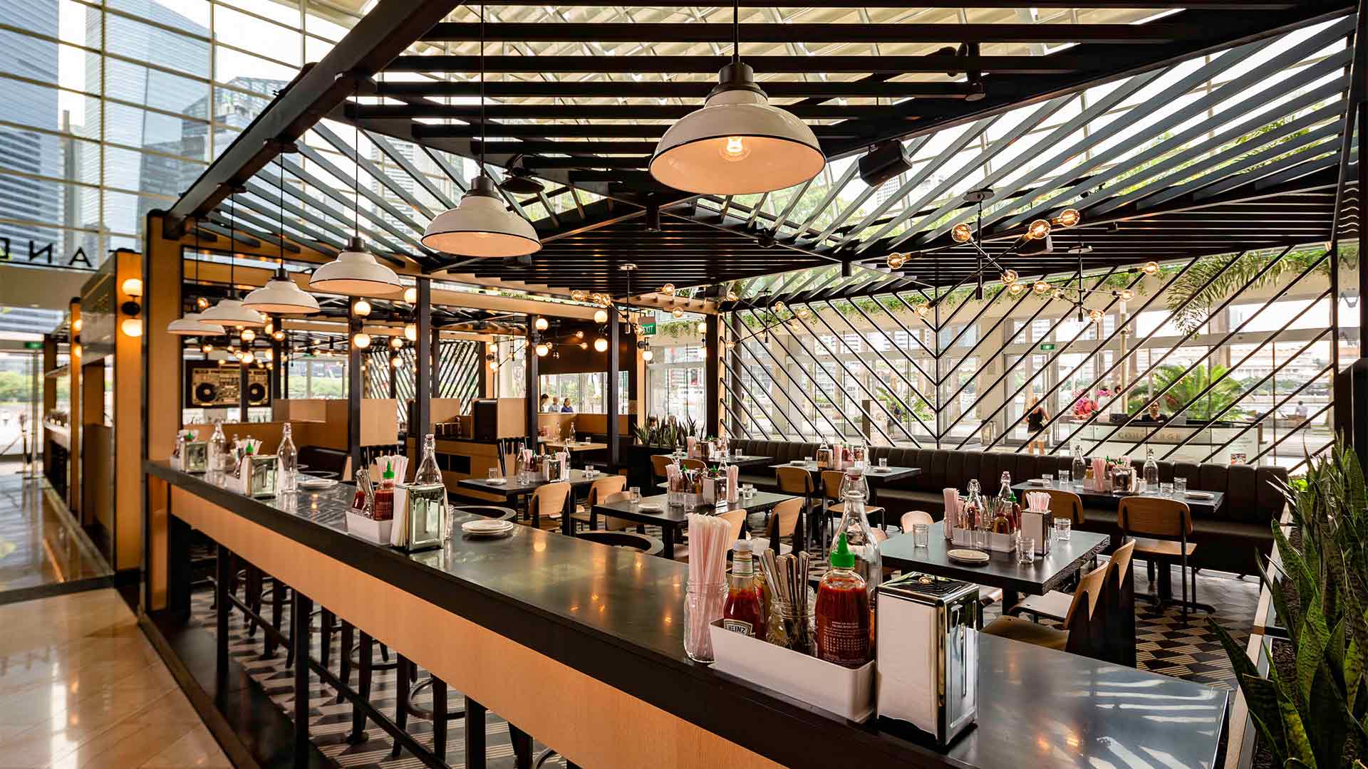 新加坡 Black Tap 中庭用餐區，適用於私人餐飲和活動
