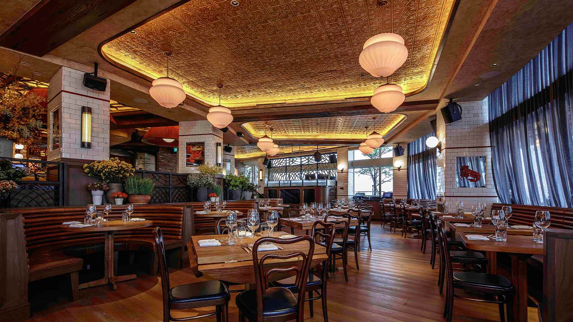 新加披 LAVO 用餐區，餐廳可舉辦私人宴會和活動