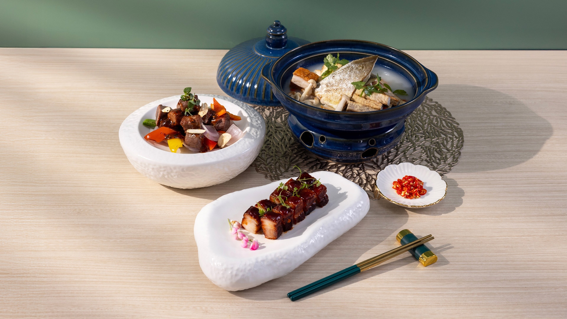 招牌叉烧皇，顺德香芋金鲳鱼 & 金蒜黑椒雪花牛柳粒