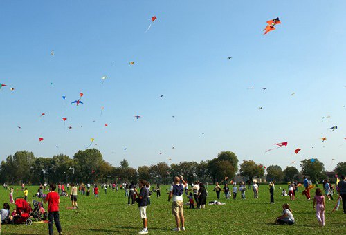 城市里的團隊建設活動 -放風箏