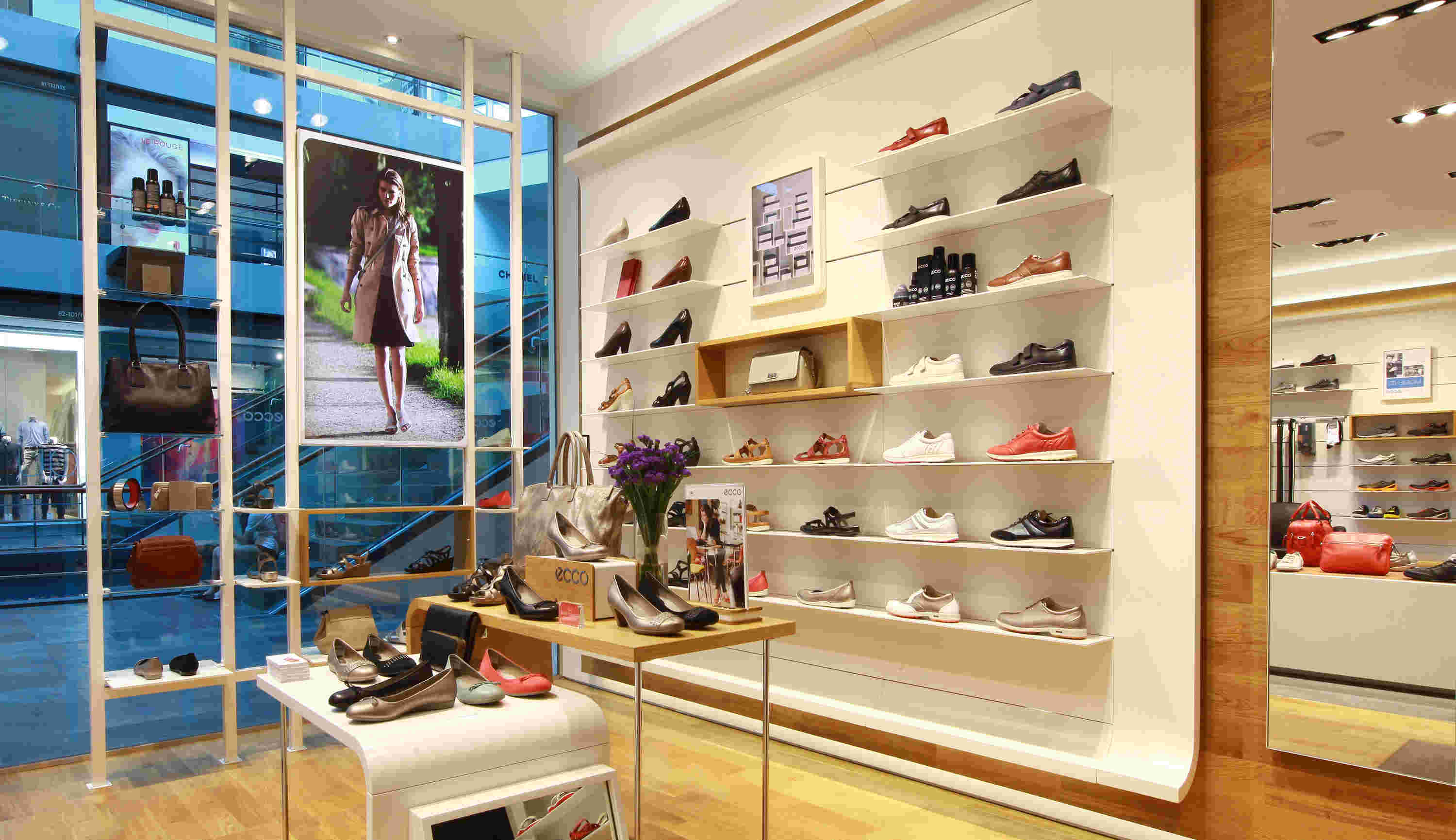 位於濱海灣金沙購物商城的愛步 (ECCO) 商店