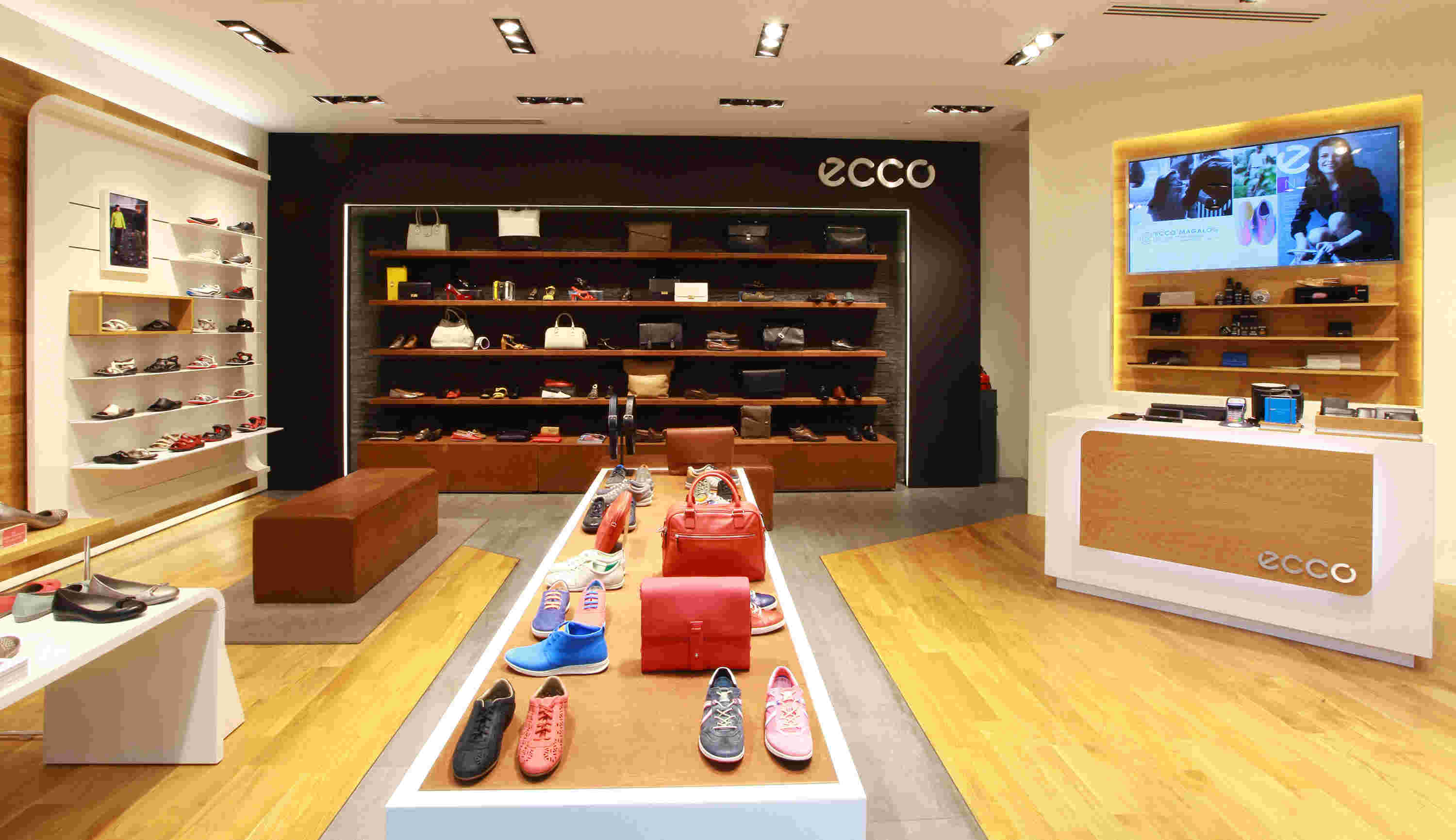 ecco outlet chicago