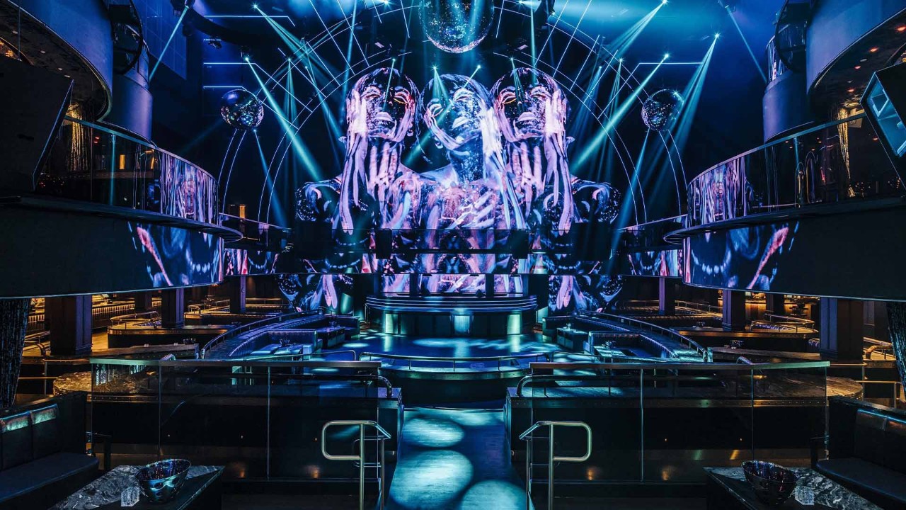 Bar, dance floor and ferris wheel at the best nightclub in Singapore