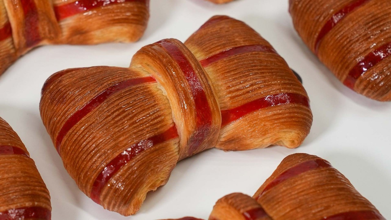 Pastry in the shape of a bow tie to celebrate 2024 Father's Day